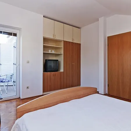 Bruno Apartment Petrcane
